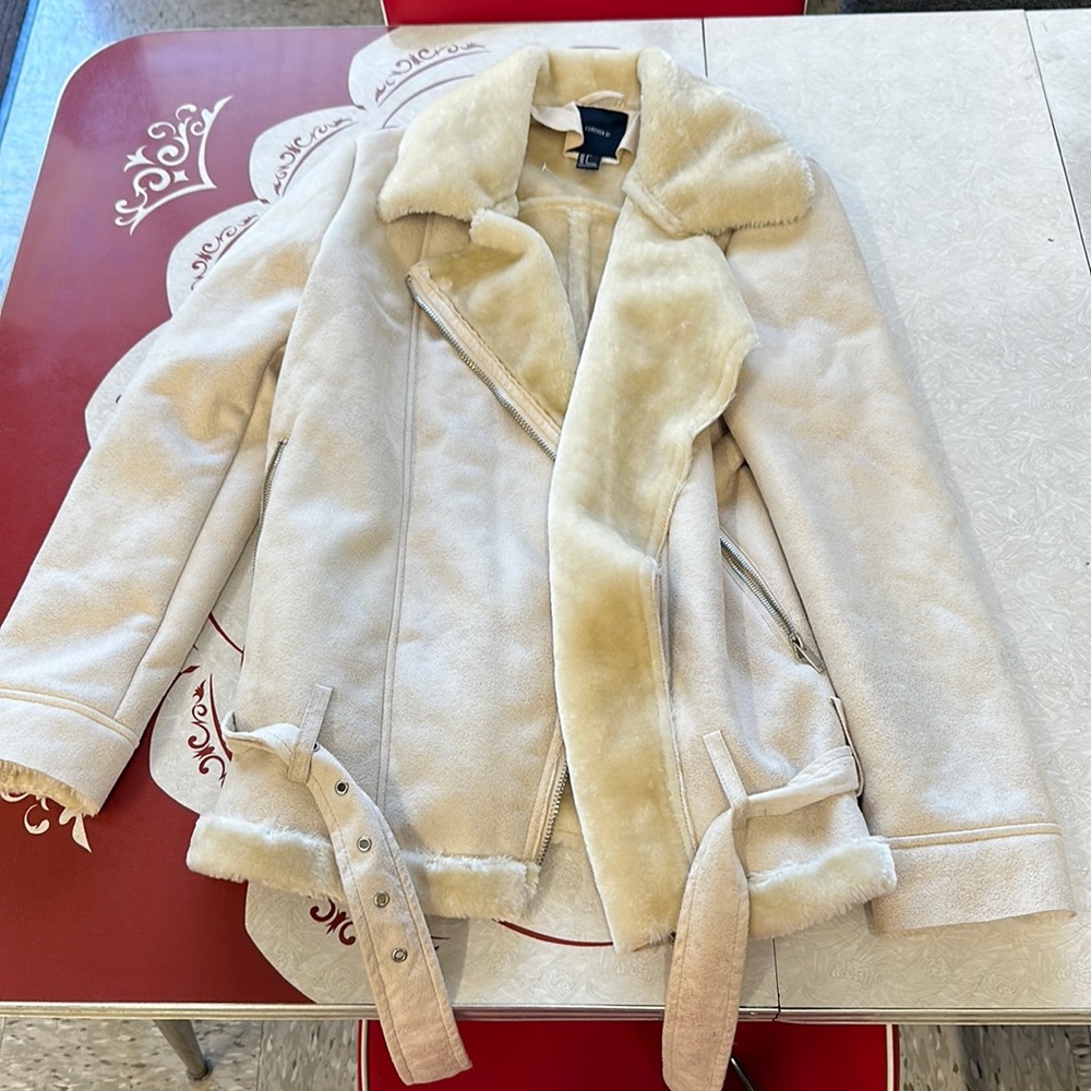 Women’s Forever 21 white fur jacket! BRAND NEW!